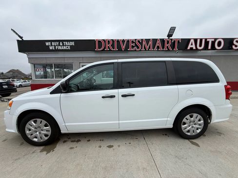 Used 2019 Dodge Grand Caravan SE w/ UConnect Hands-Free Group image 6