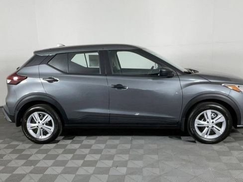 New 2025 Nissan Kicks Play S FWD image 3