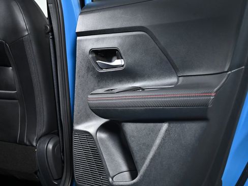 Certified 2025 Nissan Kicks SR AWD/4WD image 35