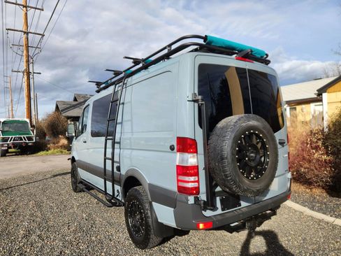 Used 2017 Mercedes-Benz Sprinter 2500 image 8