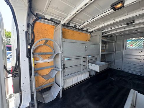 Used 2020 Nissan NV 2500 SV image 9