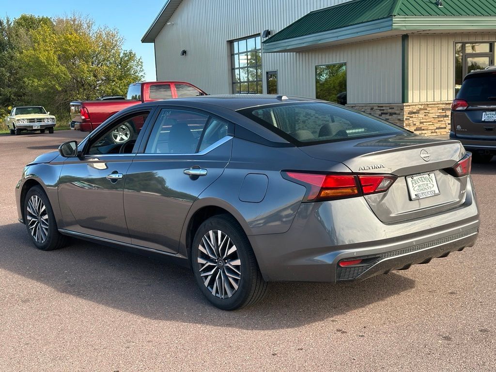 Used 2025 Nissan Altima 2.5 SV AWD/4WD image 5