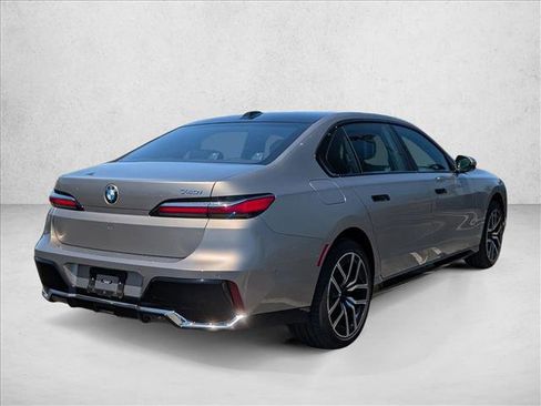 Used 2023 BMW 740i w/ Parking Assistance Package RWD image 5