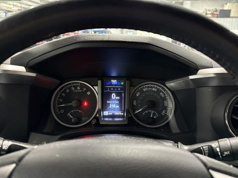 Used 2022 Toyota Tacoma SR5 AWD/4WD image 10