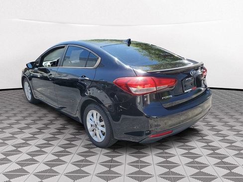 Used 2017 Kia Forte S FWD image 4