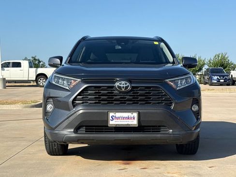 Used 2019 Toyota RAV4 XLE w/ All Weather Liner Package FWD image 2