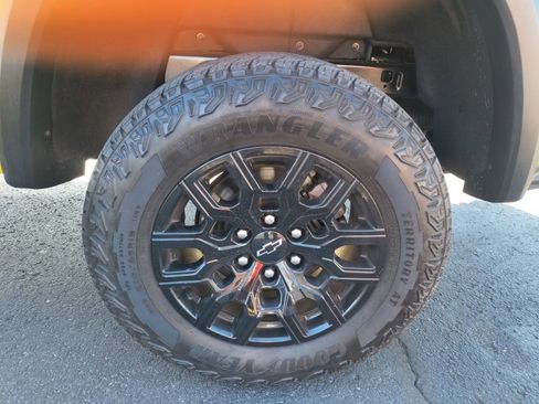 Used 2023 Chevrolet Colorado Trail Boss w/ Technology Package image 10