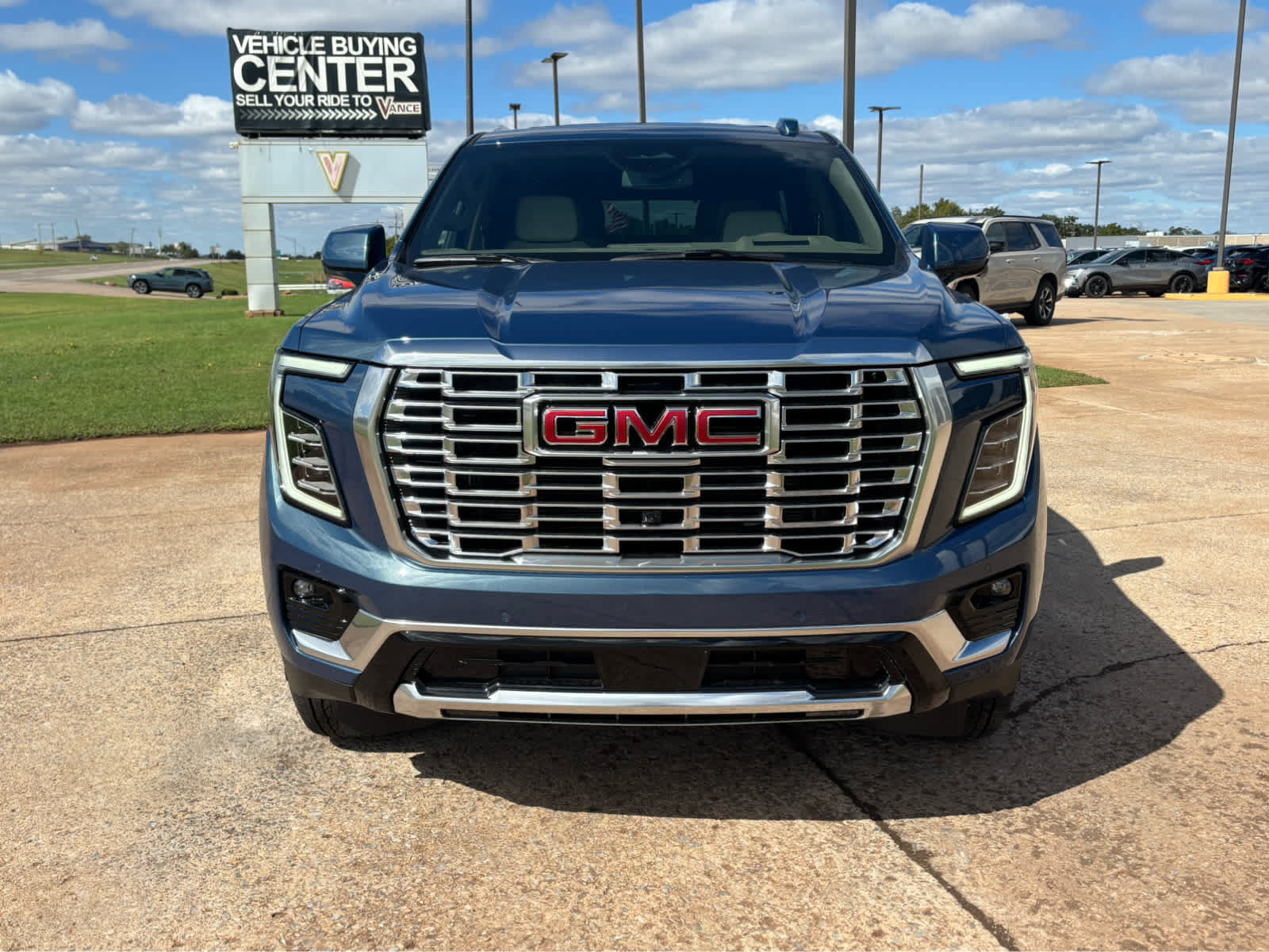 New 2027 GMC Yukon Denali w/ Sun & Power Step Package AWD/4WD image 2