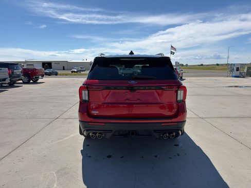 Used 2025 Ford Explorer ST AWD/4WD image 4