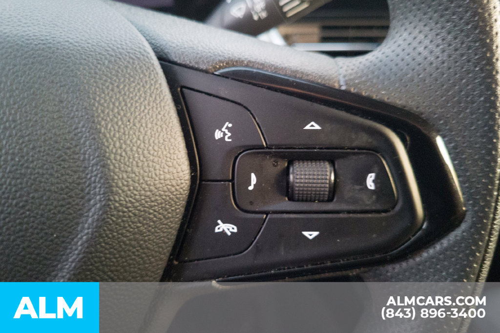 Used 2025 Chevrolet Trax LT FWD image 11