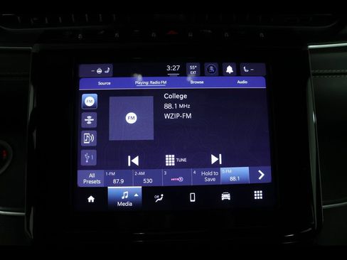 Used 2023 Jeep Grand Cherokee Altitude AWD/4WD image 15