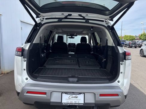 Used 2023 Nissan Pathfinder Platinum w/ Cargo Package AWD/4WD image 30