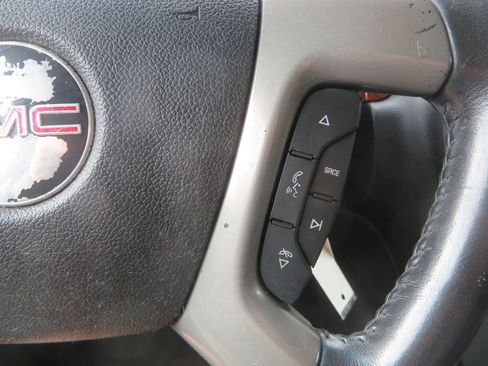 Used 2011 GMC Yukon XL SLT image 17