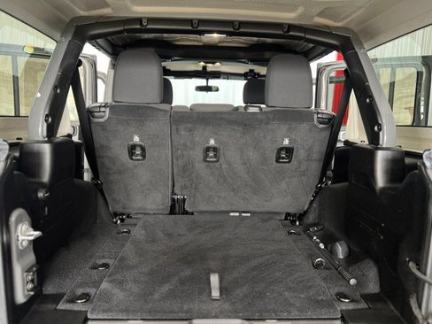 Used 2019 Jeep Wrangler Unlimited Sport S AWD/4WD image 31
