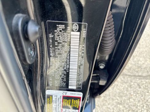 Used 2011 Toyota Avalon Limited FWD image 29