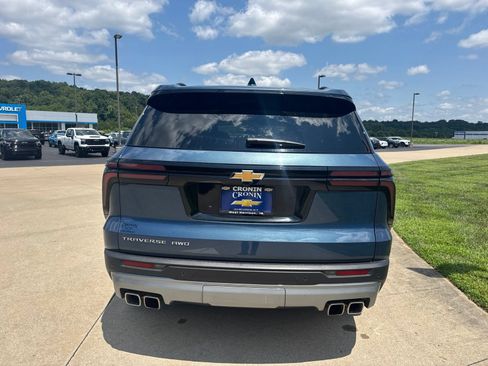 Used 2026 Chevrolet Traverse LT AWD/4WD image 5