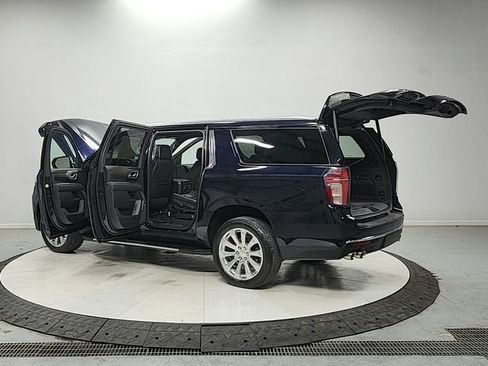 Used 2021 Chevrolet Suburban Premier w/ Premium Package AWD/4WD image 13