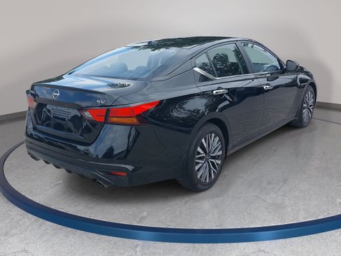 Used 2024 Nissan Altima 2.5 SV w/ SV Premium Package FWD image 5