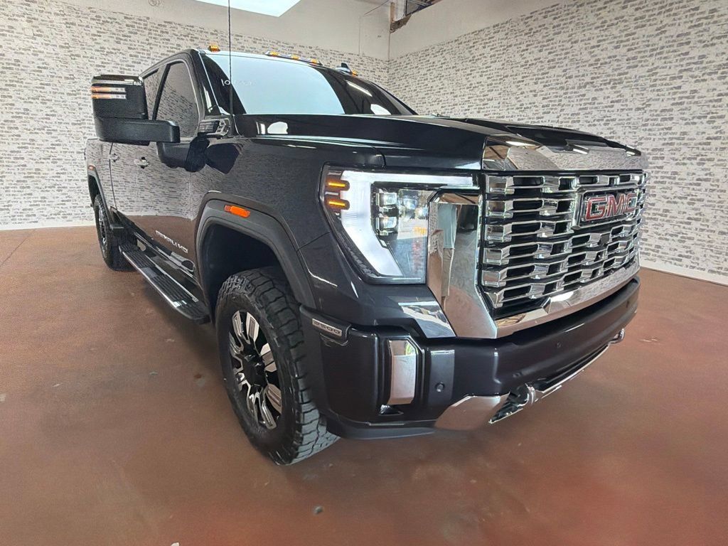 Used 2025 GMC Sierra 2500 Denali AWD/4WD image 9