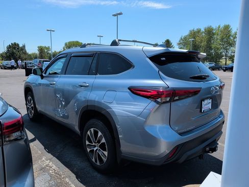 Used 2022 Toyota Highlander XLE AWD/4WD image 5