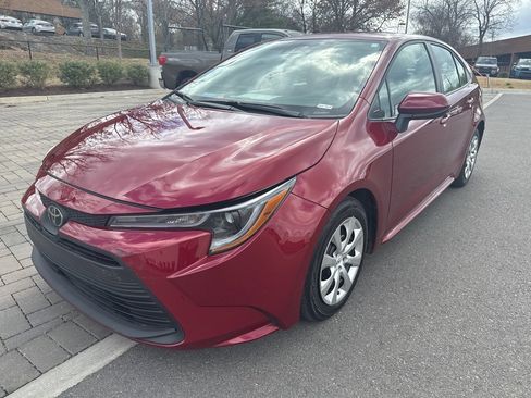 Certified 2025 Toyota Corolla LE image 1
