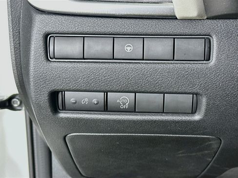 Used 2023 Nissan Rogue SV AWD/4WD image 17