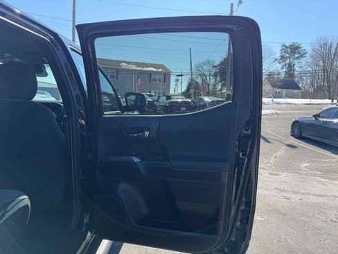Used 2020 Toyota Tacoma TRD Off-Road w/ Technology Package image 24