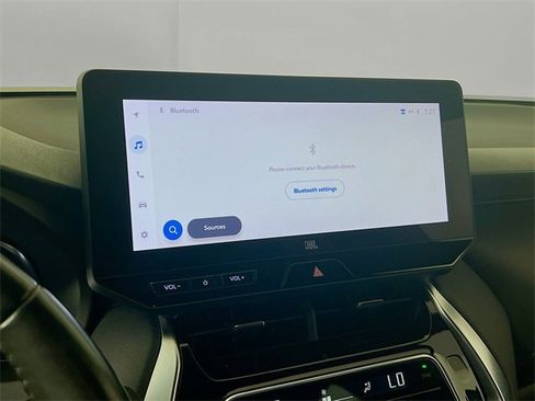 Used 2023 Toyota Venza Limited image 14