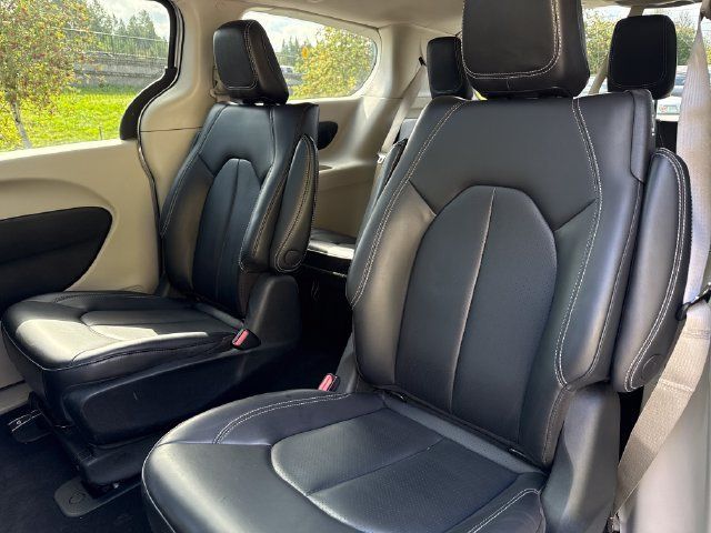 Used 2023 Chrysler Pacifica Limited FWD image 19