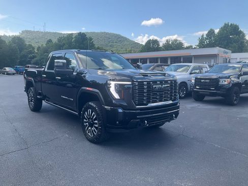 Used 2024 GMC Sierra 2500 Denali Ultimate AWD/4WD image 3