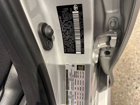 Used 2025 Toyota Corolla LE image 30