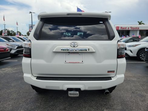 Used 2022 Toyota 4Runner SR5 RWD image 8