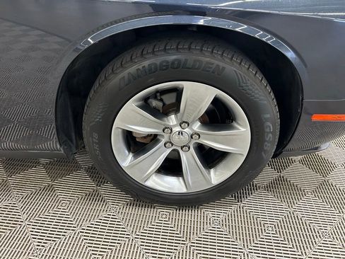 Used 2018 Dodge Challenger SXT RWD image 2
