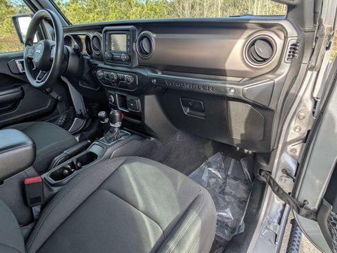Used 2021 Jeep Wrangler Unlimited Sport image 25