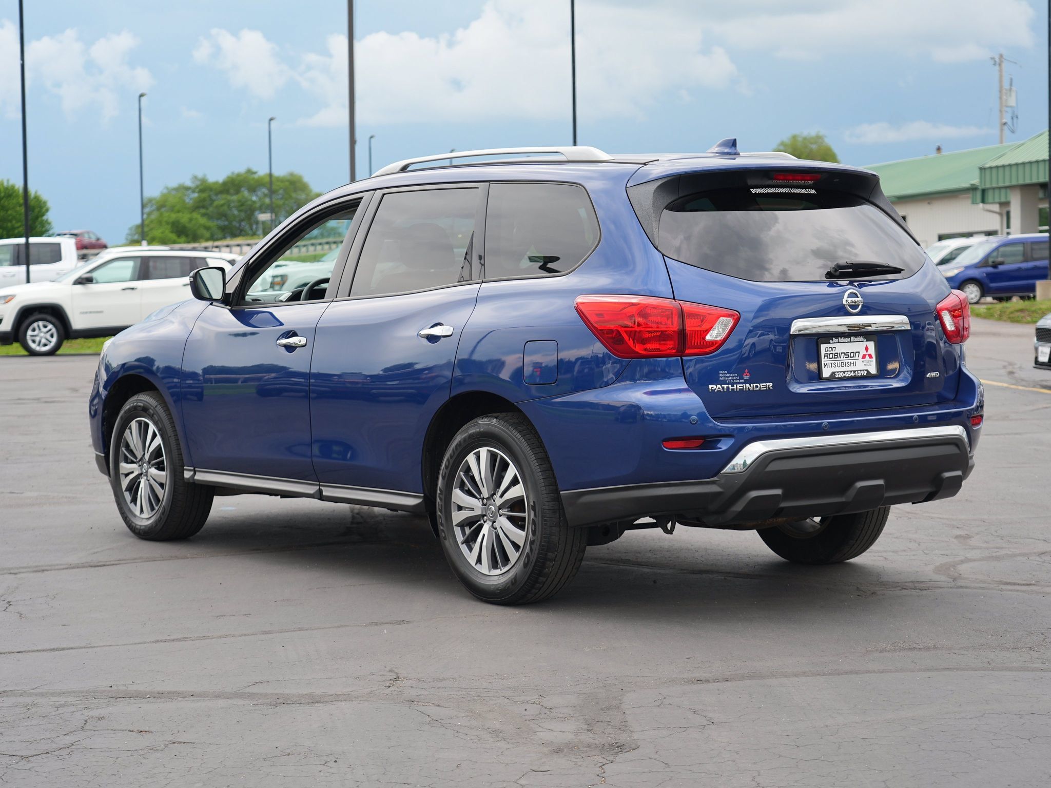 Used 2020 Nissan Pathfinder S AWD/4WD image 6