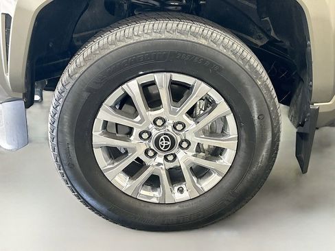 Used 2025 Toyota Tacoma Limited AWD/4WD image 28
