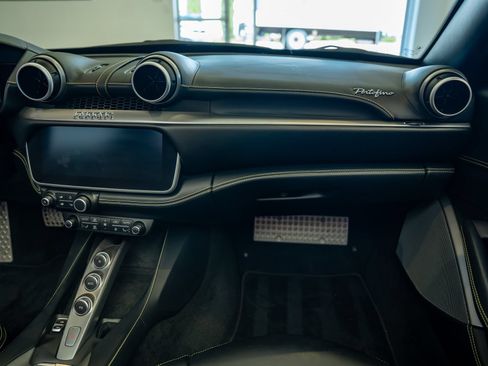 Certified 2020 Ferrari Portofino RWD image 18