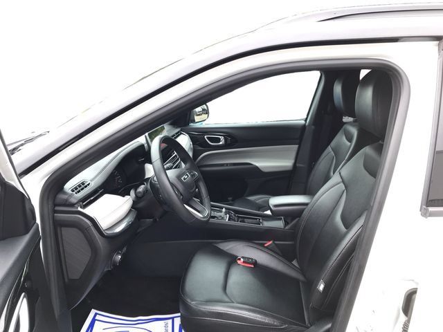 Used 2024 Jeep Compass Limited AWD/4WD image 10