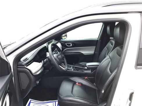 Used 2024 Jeep Compass Limited AWD/4WD image 10