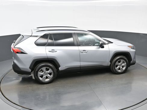 Used 2022 Toyota RAV4 LE AWD/4WD image 39