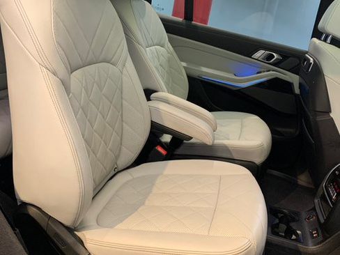 Used 2024 BMW X7 xDrive40i w/ M Sport Package AWD/4WD image 76