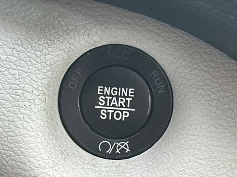 Used 2019 Jeep Cherokee Limited w/ Luxury Group image 38