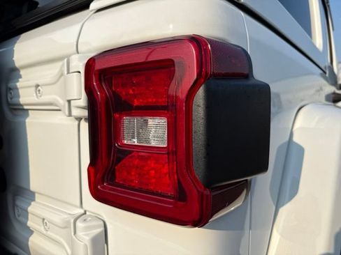 Used 2020 Jeep Wrangler Unlimited Sahara w/ LED Lighting Group AWD/4WD image 14