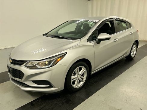 Used 2017 Chevrolet Cruze LT image 5