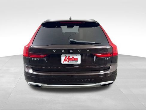 Used 2017 Volvo V90 T6 Cross Country image 6