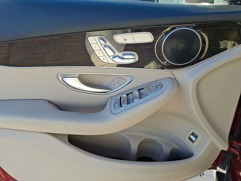 Used 2019 Mercedes-Benz GLC 300 4MATIC image 12