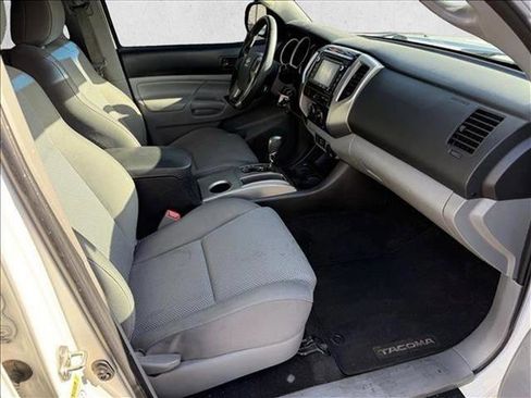 Used 2014 Toyota Tacoma PreRunner image 18