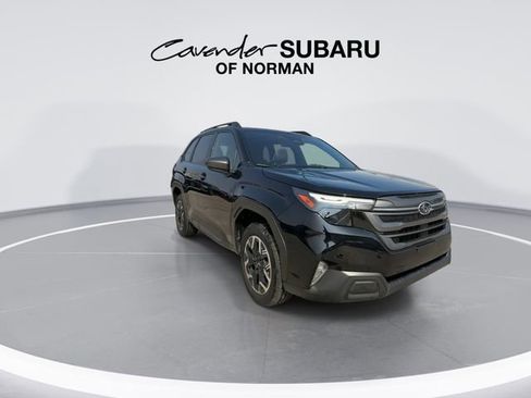 Used 2025 Subaru Forester Premium image 2