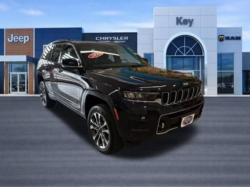Used 2023 Jeep Grand Cherokee Overland w/ Adv Protech Group III AWD/4WD image 10