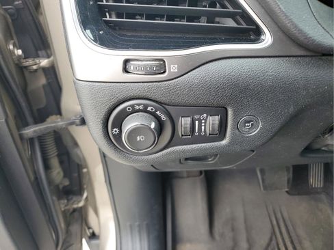 Used 2019 Jeep Cherokee Limited w/ Technology Group AWD/4WD image 26